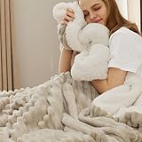 Bedsure Sherpa Blanket Queen Size for Bed - Super Soft Cozy Blanket Gift for Women, Fleece Thick Warm Blanket for Winter, Beige, 90x90 Inches